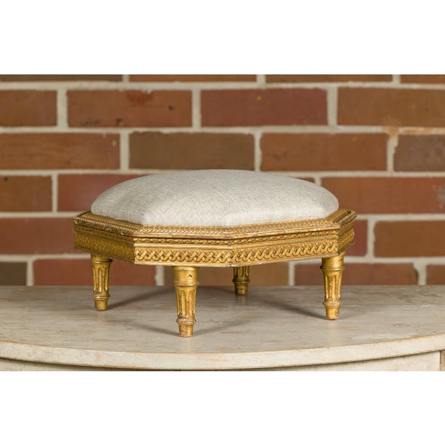 French Neoclassical 19th Century Carved Giltwood Footstool with Linen Upholstery For Sale In Atlanta - Image 6 of 12