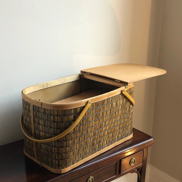 Wood 1960s Mid-Century Modern Raffia Picnic Basket For Sale - Image 7 of 13