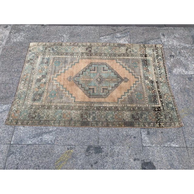1960s Turkish Tribal Floor Faded Oushak Rug - 3′8″ × 5′5″ For Sale - Image 5 of 11