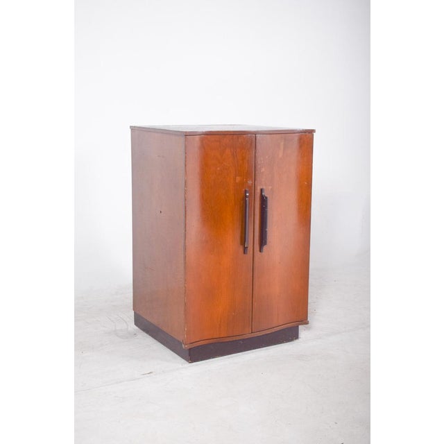 Bush television cabinet. In wood, with front-opening doors and inbuilt screen, dating from the 1950s-60s. This specimen...