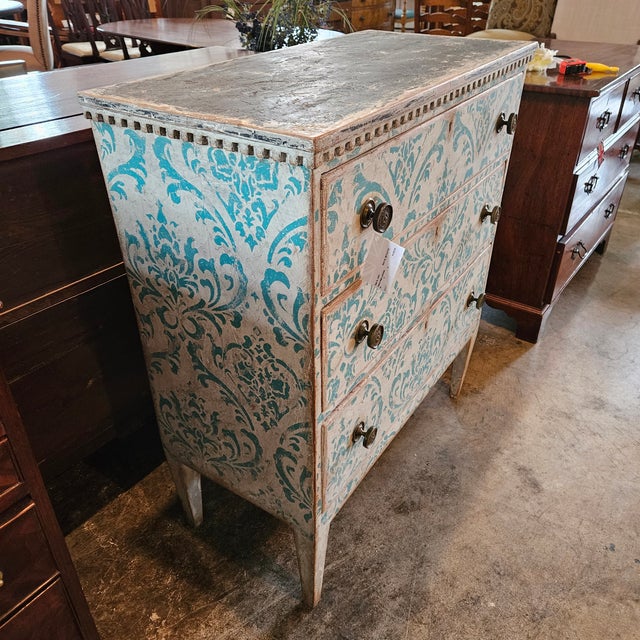 Late 19th Century English Blue and White 3 Drawer Italian Style Commode With Rosette Round Handles For Sale - Image 12 of 18