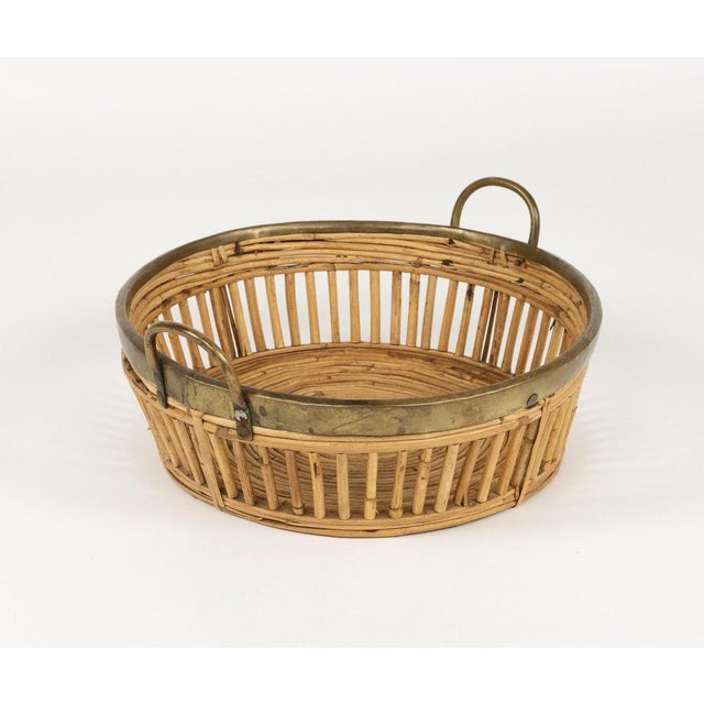 Midcentury beautiful oval bowl or centerpiece in bamboo, rattan and brass with handle. Made in Italy in the 1970s.