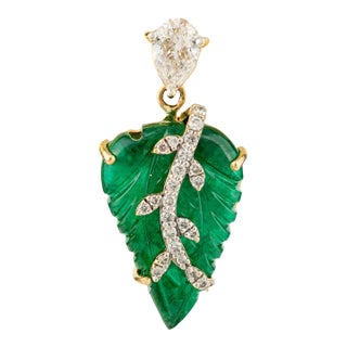 Contemporary 9.99 CTS Carved Leaf Emerald Diamond Chic Brooch Pendant For Sale