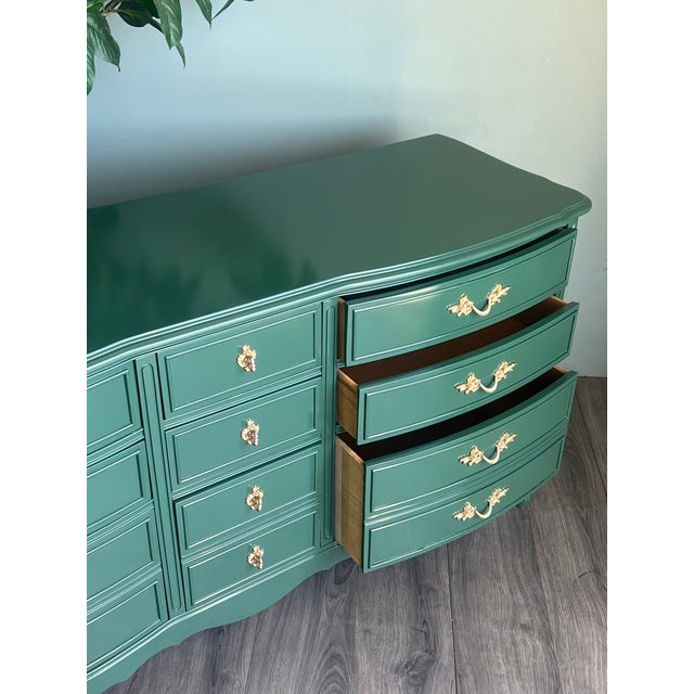 1970’s French Provincial Green Lacquered Dresser of Nine Drawers For Sale - Image 13 of 14