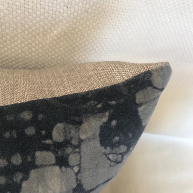Contemporary High End Celebrity Designer Indigo Lee Jofa Velvet Pillow Covers - a Pair For Sale - Image 3 of 6