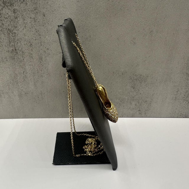 Contemporary Estate Diamond Heel Necklace in Yellow Gold – ~0.90ctw, 18in, Pre-Loved For Sale - Image 3 of 5