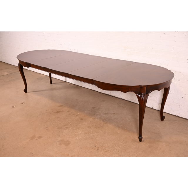 Baker Furniture Style French Provincial Louis XV Carved Cherry Wood Extension Dining Table | Newly Refinished For Sale - Image 17 of 17