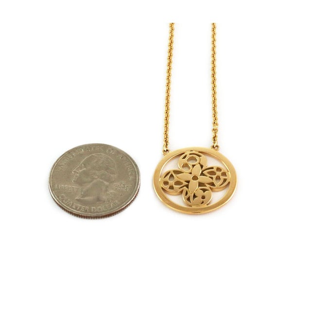 Louis Vuitton 18k Yellow Gold Round Resille Monogram Floral Pendant Necklace For Sale In Miami - Image 6 of 6