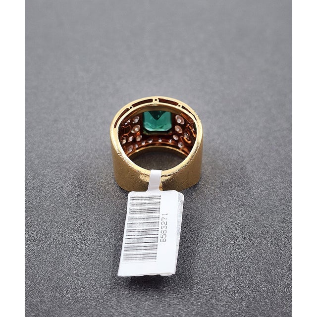 Metal 6.15 Ct Natural Emerald & Diamond Ring Size 6.5 For Sale - Image 7 of 8