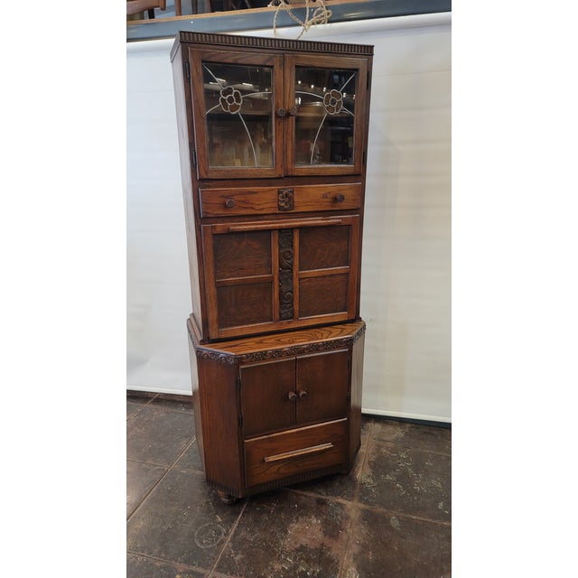 A wonderful 1930s Maidsaver Hoosier cabinet made in the United Kingdom. Great for kitchen, Home office or desk area. Great...