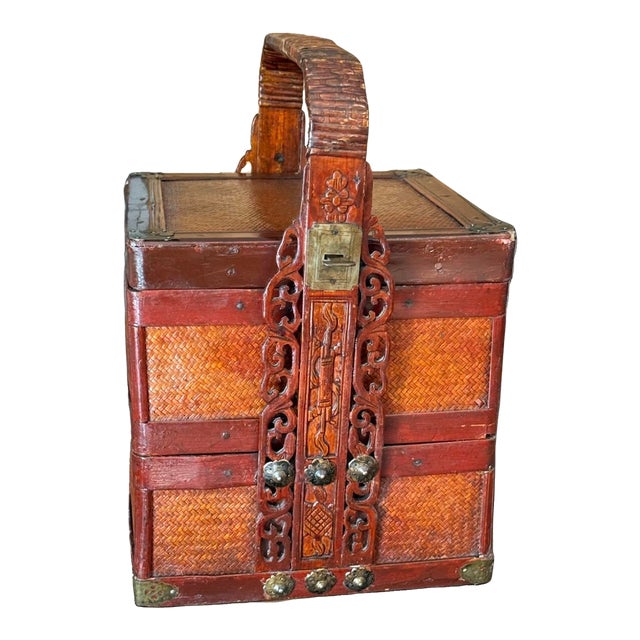 Late 19th Century Chinese Red Lacquered Two-Tier Woven Wedding Basket For Sale