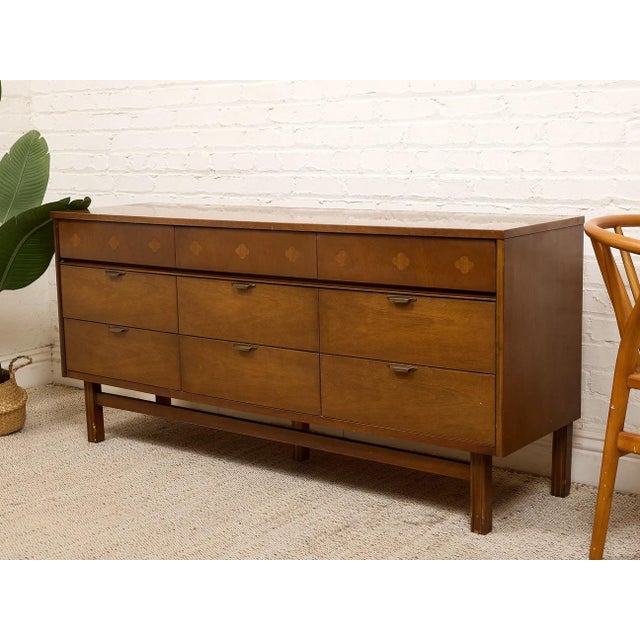 Vintage Basset Mid-Century Modern Walnut Nine-Drawer Dresser With Inlay For Sale In Los Angeles - Image 6 of 12