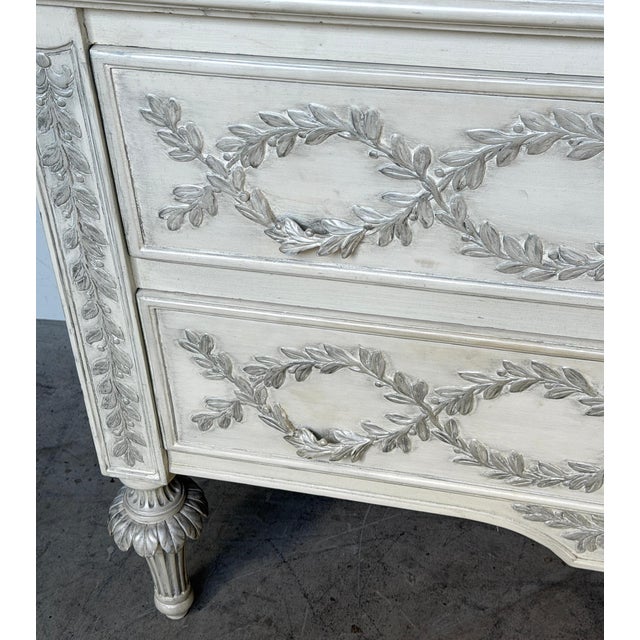 Italian Hand-Carved Tuscan Chest with Laurel Garlands in Antiqued Silver Leaf For Sale - Image 17 of 18
