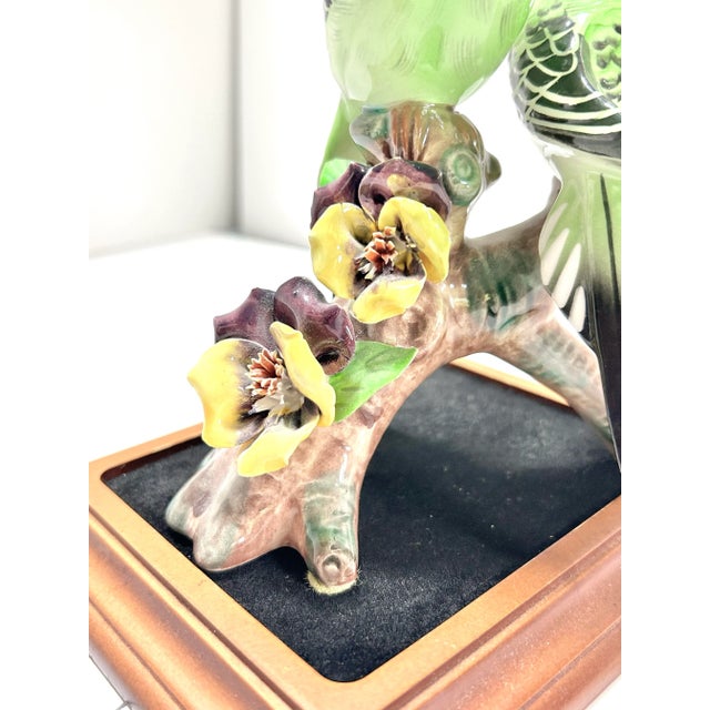 Green Mid Century Porcelain Parakeet Sculpture – Chinoiserie Bird Figurine on Wood Base For Sale - Image 8 of 12