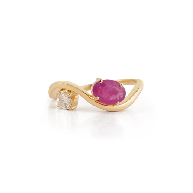 VR Jewels Natural Ruby & Round Brilliant Diamond Modern Ring 14k Yellow Gold Size 6 For Sale - Image 4 of 18