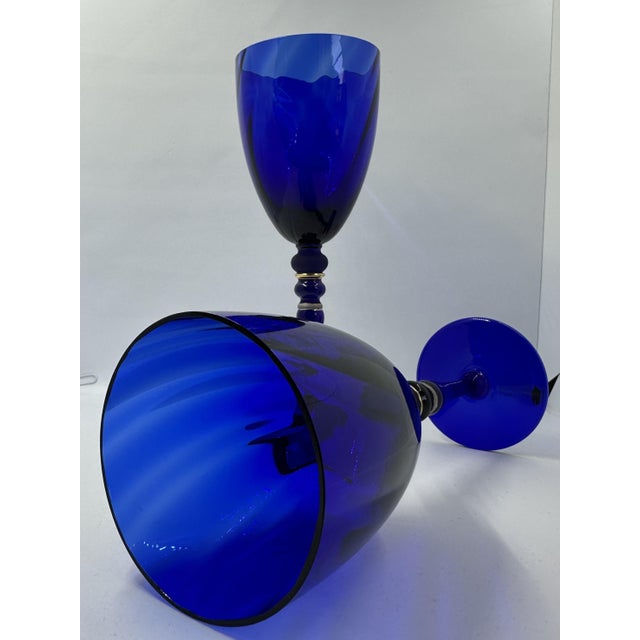 Mid-Century Modern Vintage Cobalt Blue Art Glass Goblets With Optical Swirl & Gilded Accents – Set of 2 For Sale - Image 3 of 7