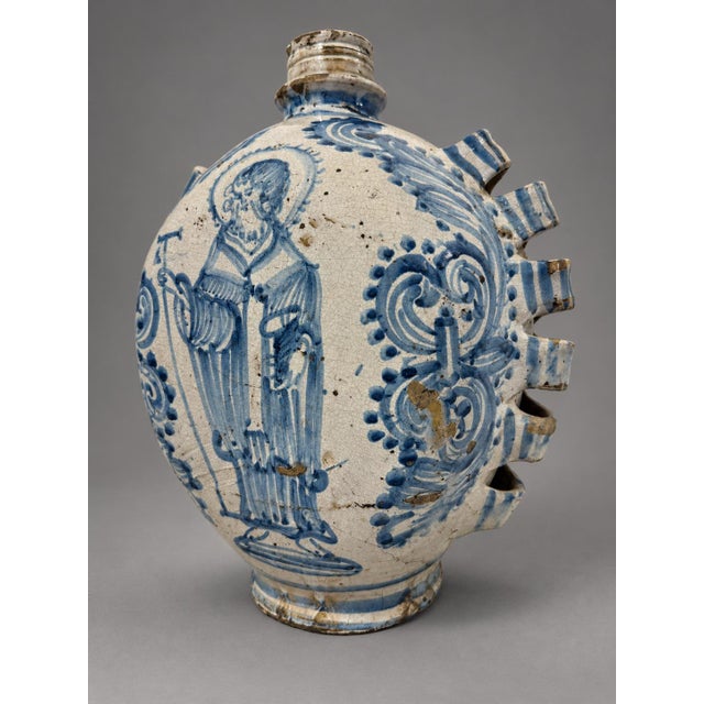 17th Century 17th-Century Sicilian Blue-and-White Majolica Pilgrim Flask, Caltagirone For Sale - Image 5 of 15