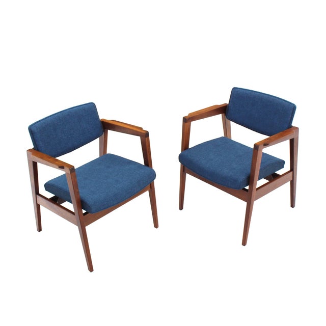 Wood Solid Walnut Newly Upholstered Set of Four Gunlocke Chairs Risom Style For Sale - Image 7 of 10