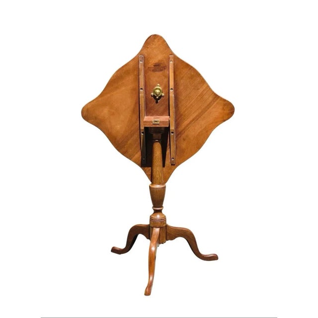 Brown Mid 20th Century Queen Anne Antique Style Henkel Harris Mahogany Tilt Top Candle Stand For Sale - Image 8 of 9
