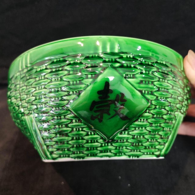 White Chinese Old Ceramic Pot,Hongzhi Marked Green Glaze Porcelain Bowl Hand Carving For Sale - Image 8 of 12