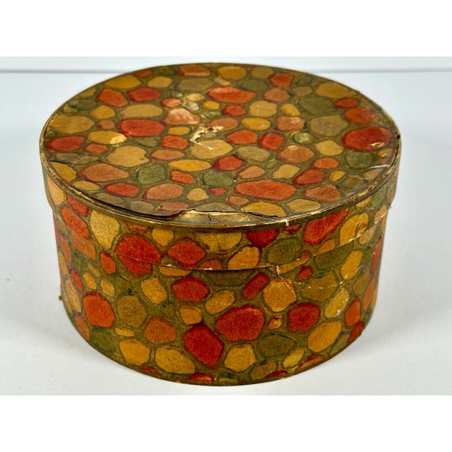American Antique Wallpaper Band Box: Mid 19th Century Lidded Container For Sale - Image 3 of 10