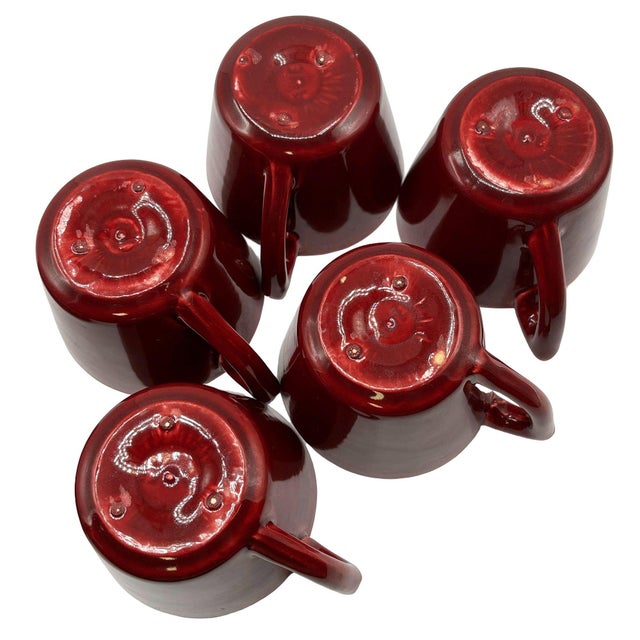 Ceramic 1950s Mid-Century Modern Burgundy "La Linda" Ceramic Coffee Mug W/ Saucer by Bauer, Set of 5 For Sale - Image 7 of 7
