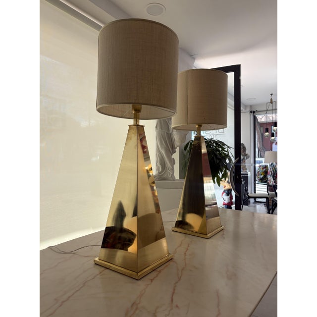 Beige Pyramid Lamps in Brass, 1980s, Set of 2 For Sale - Image 8 of 18
