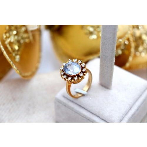 Gold Ring with Diamonds For Sale - Image 3 of 9