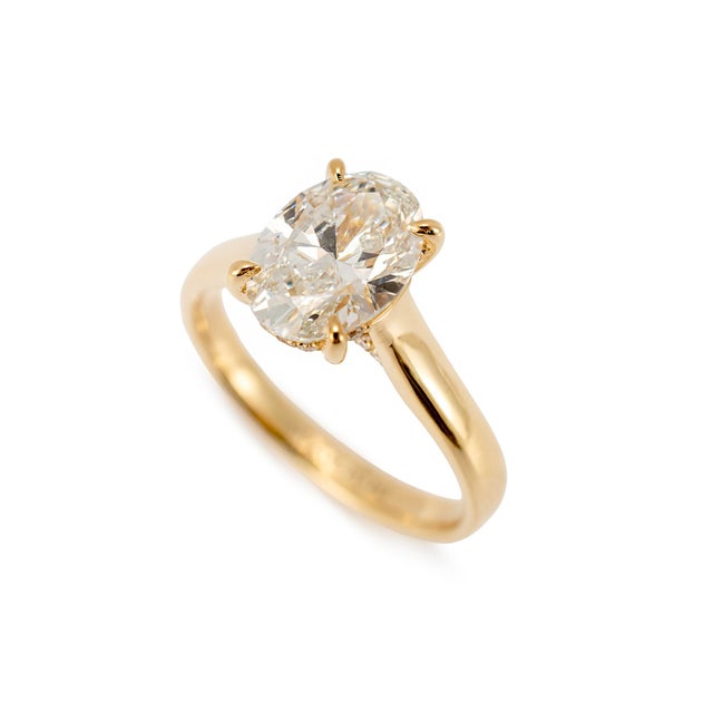 Gender: Ladies Metal Type: 18K Yellow Gold Ring Size: 7.5 Width: 1.35 mm Weight: 4.70 grams Ladies 18K yellow gold,...