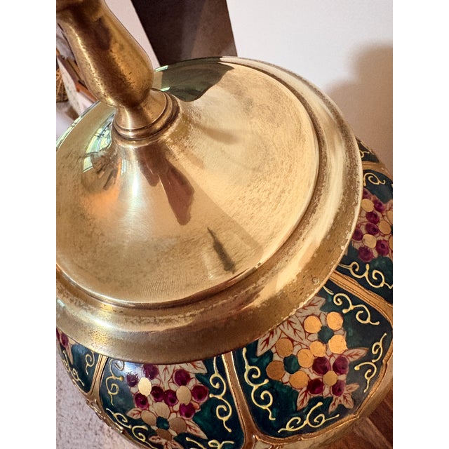 Vintage Wildwood Chinoiserie Hand-Painted Porcelain Brass Table Lamp For Sale - Image 14 of 18