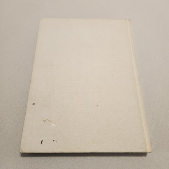 Contemporary 2001 Vera Wang on Weddings First Edition Hardcover Table Book For Sale - Image 3 of 10