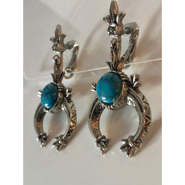 1950s 1950s Arthur Pepper (Art) Turquoise Silver Squash Blossom Earrings, a Pair For Sale - Image 5 of 7