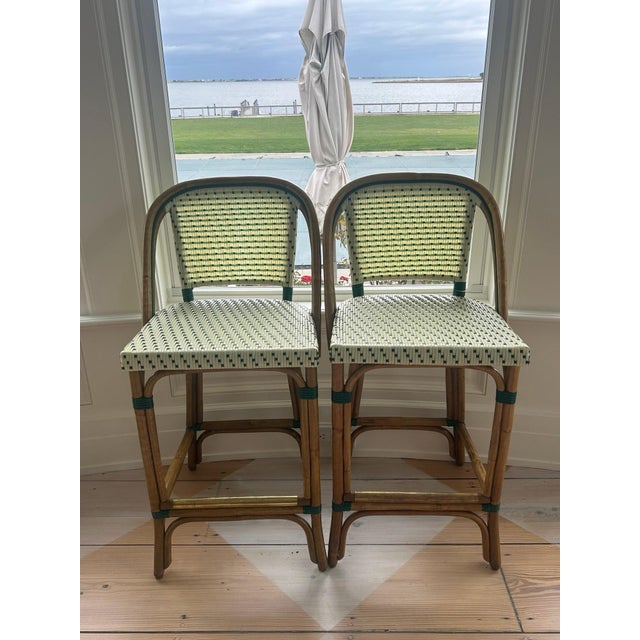 Set of 2 Rattan and Woven Vinyl French Bistro Stools by Glac Seat - Soft White and Hunter Green For Sale - Image 12 of 16