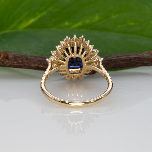 Gia Certified 4.3Ct Ceylon Sapphire Ring With Natural Diamond Accents: 14k Gold, Size 6.75 For Sale - Image 9 of 10