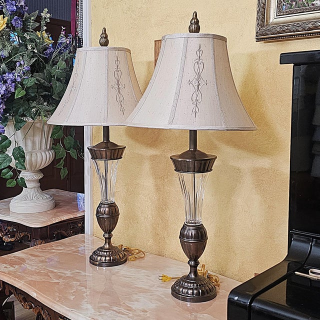 Pair of Vintage Lead Crystal & Antiqued Bronze Table Lamps – Hollywood Regency For Sale - Image 15 of 18