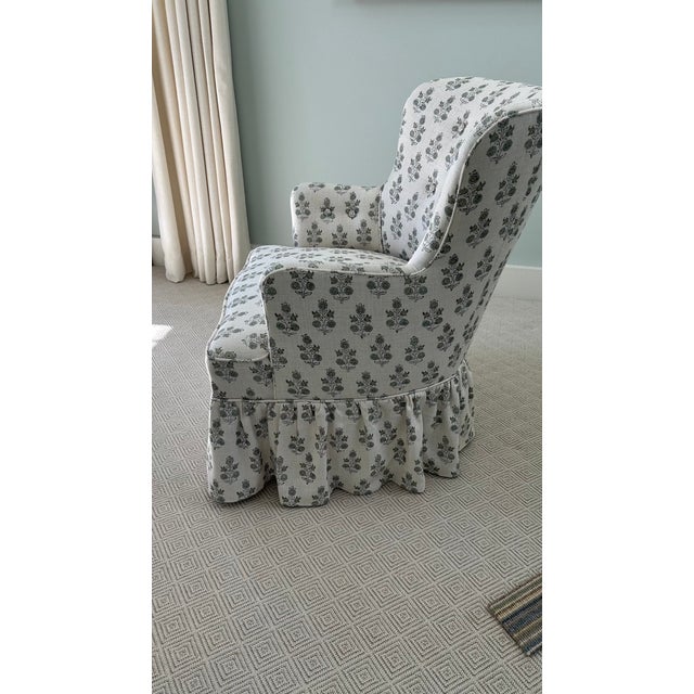 Vintage Slipper Chair in GP & J Baker / Lee Jofa Poppy Sprig Upholstery For Sale In New York - Image 6 of 10