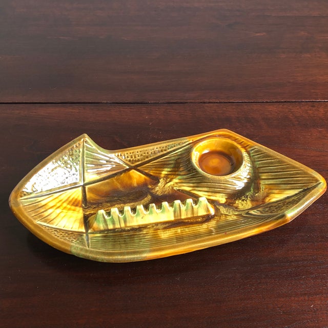 An authentic circa 1960 Mid-Century Modern California Pottery ashtray. Wonderful modern abstract design with colorful drip...