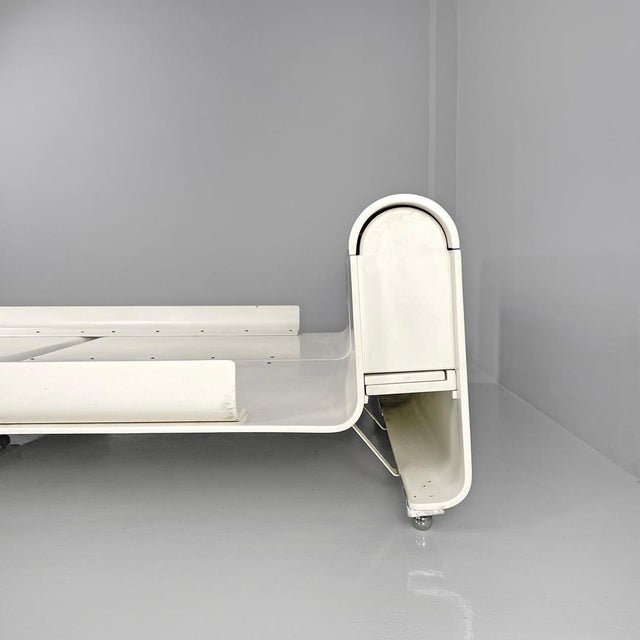 Italian Modern Double Bed in White Wood by Benatti, 1970s For Sale - Image 14 of 18