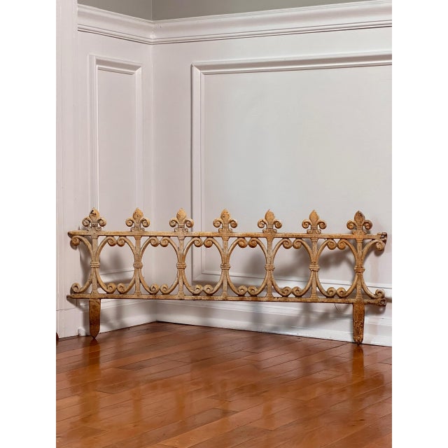Set of 6 Cast Iron Interlocking Garden Edging Fences, White Paint Patina, 20th Century For Sale In Philadelphia - Image 6 of 17