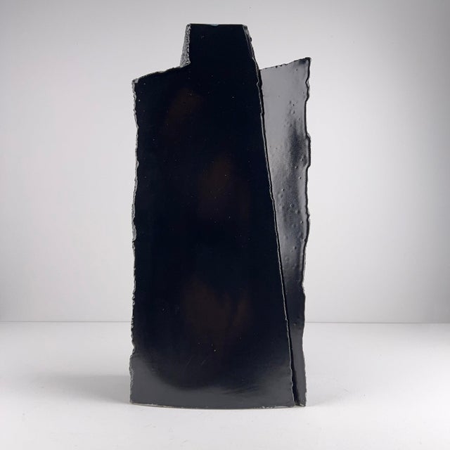 1980s Large Brutalist Black Ceramic Vase from Ladislav Švarc, Czech Republic, 1980s For Sale - Image 5 of 10