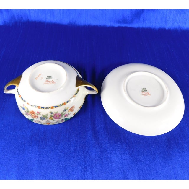 White 1950s KPM Flat Cream Soup Bowls With Underplates in Kingsly - 13 pcs For Sale - Image 8 of 8