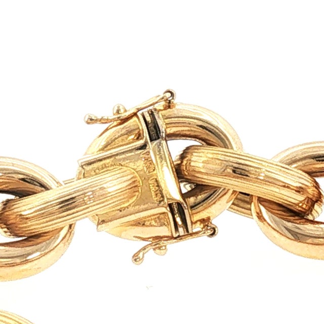 Late 20th Century 14k Yellow Gold Chunky Combination Finished Oval Link Bracelet For Sale - Image 4 of 5