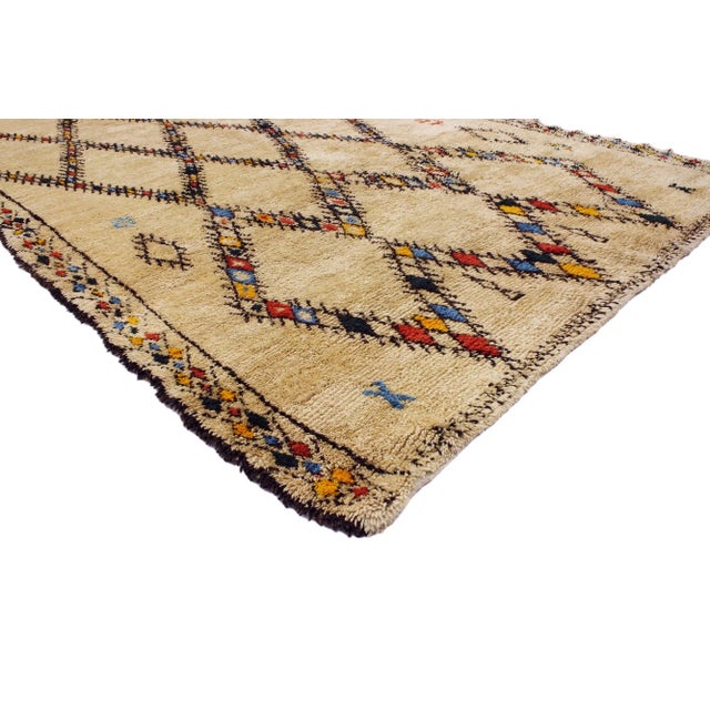 20348 Vintage Beni Ourain Moroccan Rug, 06'07 x 10'00. Emerging from the esteemed Beni Ourain tribe in Morocco, these...
