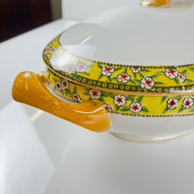 White Earthenware Yvonne Soup Tureen from Orchies, Early 20th Century For Sale - Image 8 of 12