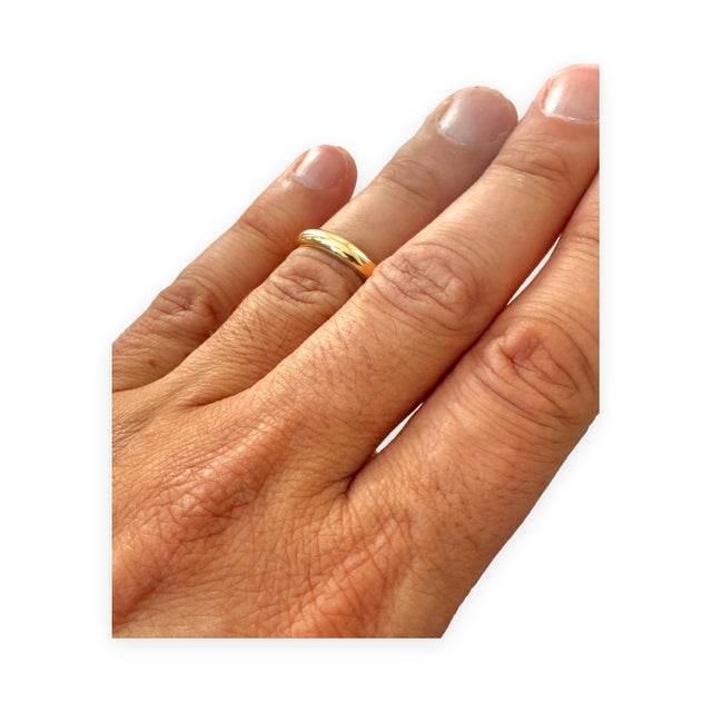 Metal Vintage Cartier 1895 Men's 18k Yellow Classic Wedding Band Ring, Size 9.5 For Sale - Image 7 of 7