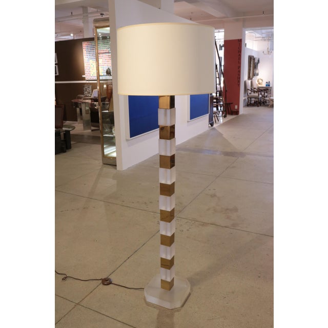 White 1970s Modernist Lucite and Brass Floor Lamp For Sale - Image 8 of 18