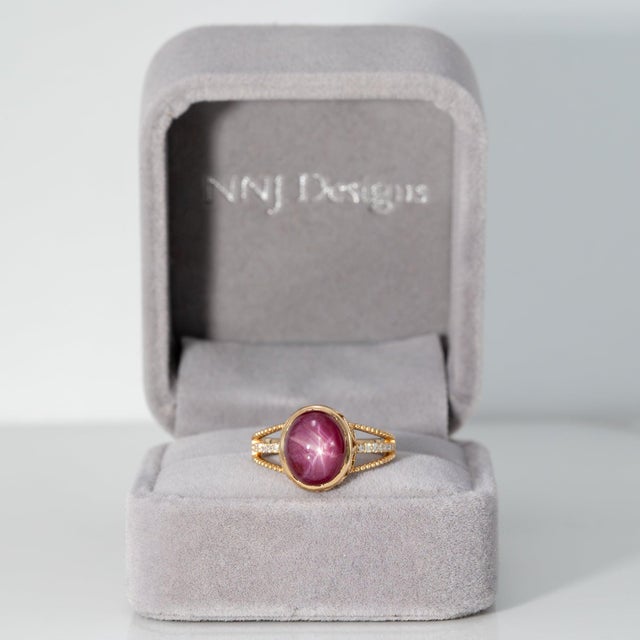 Modern 7.8Ct Star Ruby Cabochon North South Ring With Earth-Mined Diamond Accents: Solid 14k Gold, Size 6.75 For Sale - Image 3 of 9