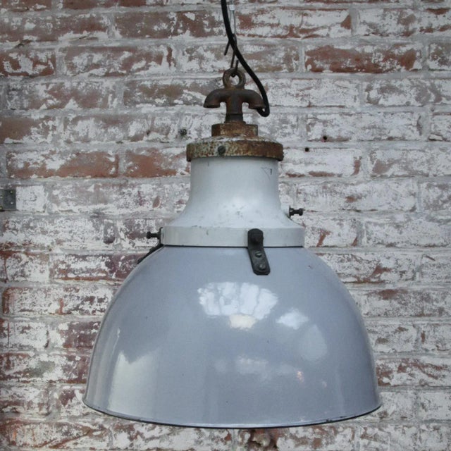 Vintage Industrial Cast Iron and Gray Enamel Pendant Light from Industria Rotterdam For Sale - Image 5 of 6
