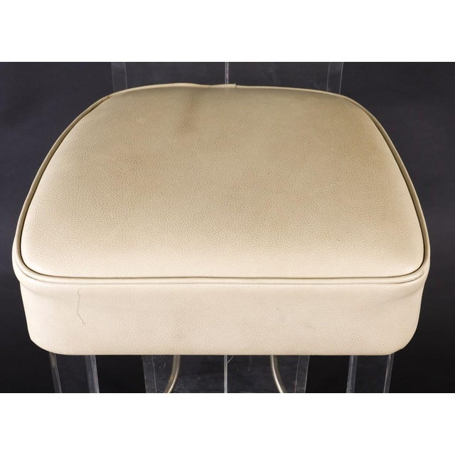 1970s Pair MCM Lucite Bar Chairs / Stools by Hill Manufacturing Co. For Sale In New York - Image 6 of 10