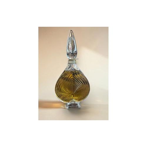 Large Guerlain Perfume Bottle in Chamade and Crystal, in Good conditions. Up to 250V (Europe/UK Standard).The wiring of...